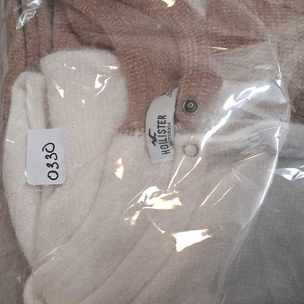 Hollister Two Tone Henley Sweater Top Medium Boxy Slouchy Fuzzy - Picture 11 of 11